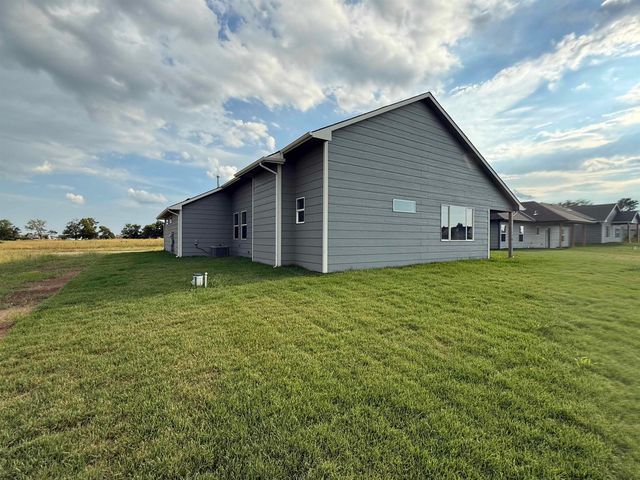 5530 W 42nd Street South, Wichita, KS 67215