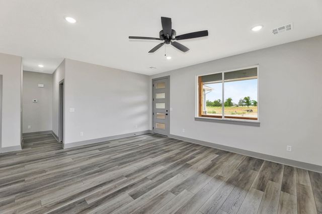 5530 W 42nd Street South, Wichita, KS 67215