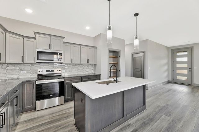 5530 W 42nd Street South, Wichita, KS 67215