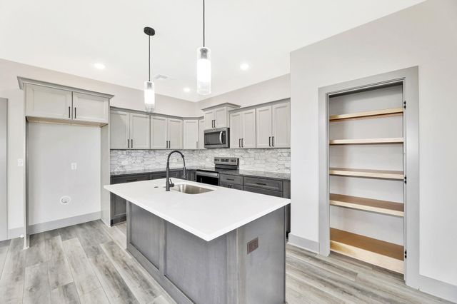 5530 W 42nd Street South, Wichita, KS 67215