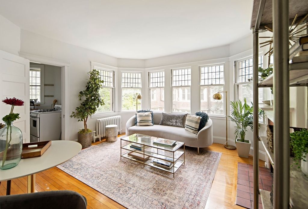 10 Dana St 202, Cambridge, MA 02138