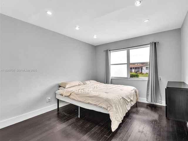 20120 NE 25th Ct, Miami, FL 33180