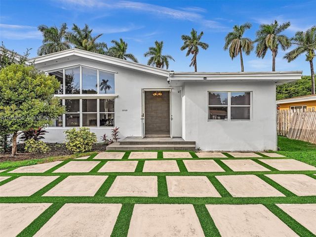 20120 NE 25th Ct, Miami, FL 33180