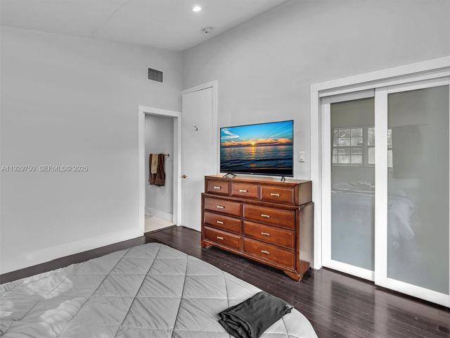 20120 NE 25th Ct, Miami, FL 33180