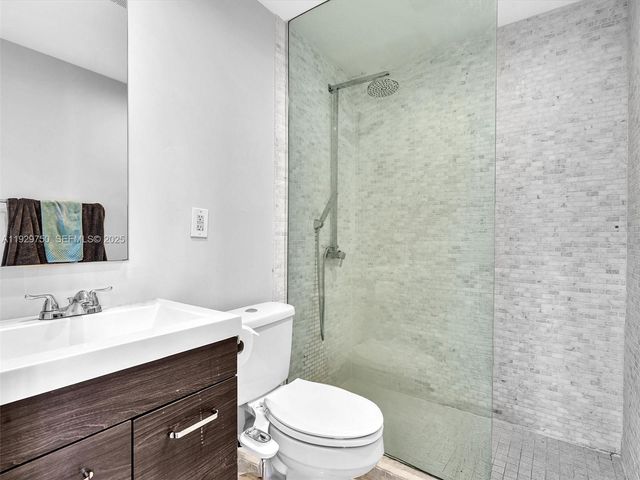 20120 NE 25th Ct, Miami, FL 33180