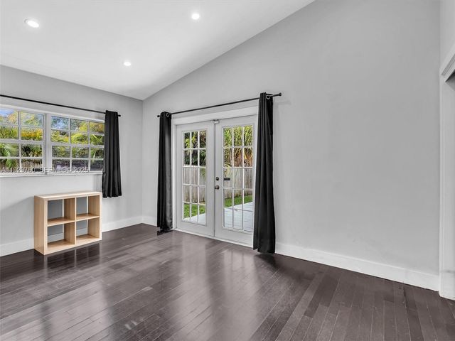 20120 NE 25th Ct, Miami, FL 33180