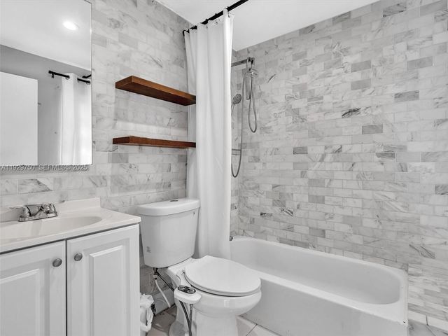 20120 NE 25th Ct, Miami, FL 33180