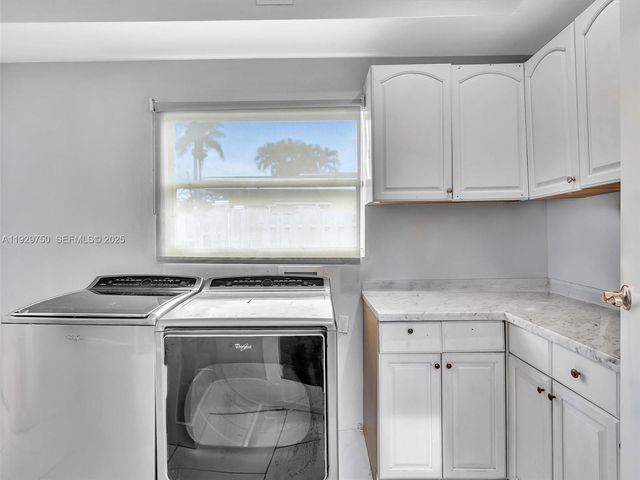 20120 NE 25th Ct, Miami, FL 33180