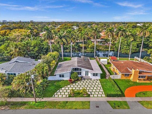 20120 NE 25th Ct, Miami, FL 33180