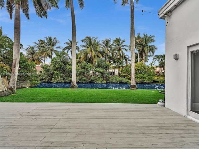 20120 NE 25th Ct, Miami, FL 33180