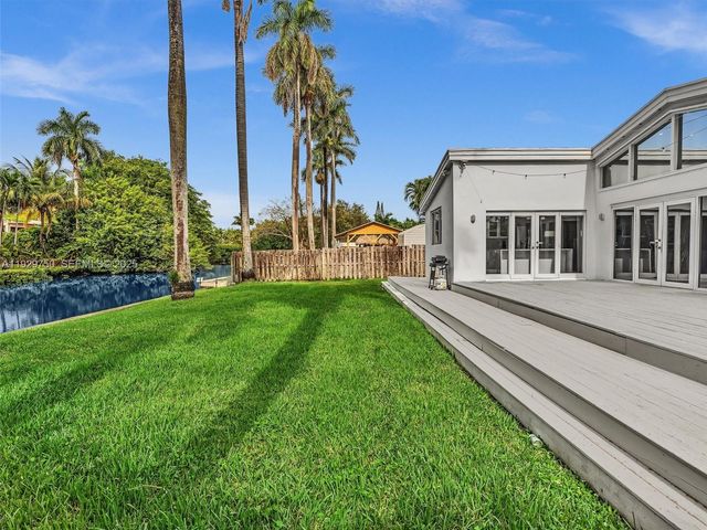 20120 NE 25th Ct, Miami, FL 33180