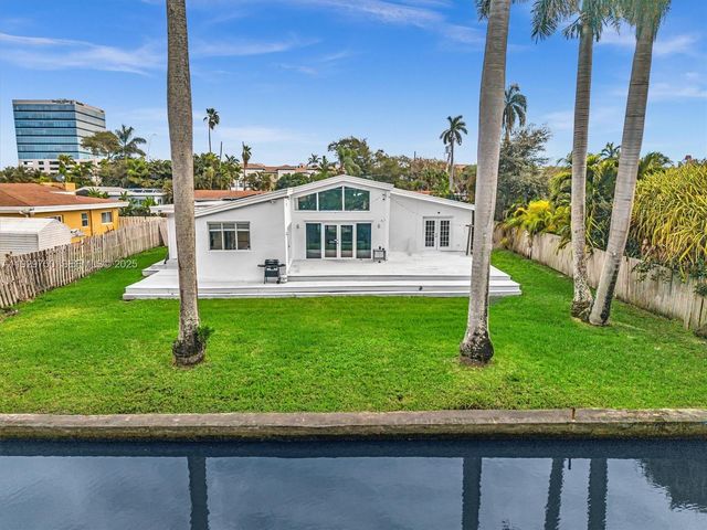 20120 NE 25th Ct, Miami, FL 33180