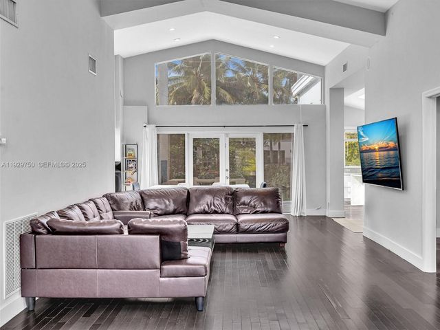 20120 NE 25th Ct, Miami, FL 33180