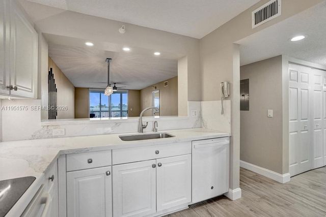 7763 Southampton Ter 403, Tamarac, FL 33321