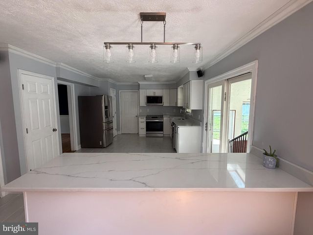 15 DOROTHY MEEKS, Pasadena, MD 21122
