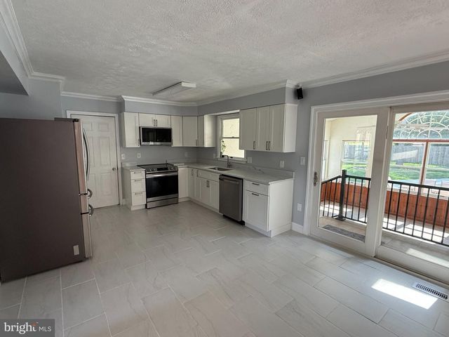 15 DOROTHY MEEKS, Pasadena, MD 21122