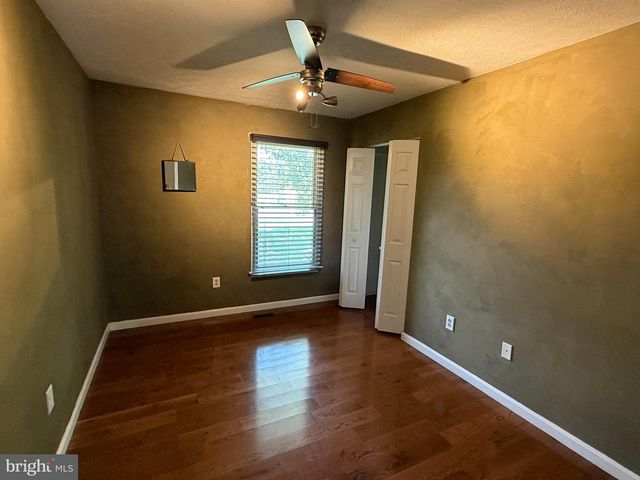15 DOROTHY MEEKS, Pasadena, MD 21122