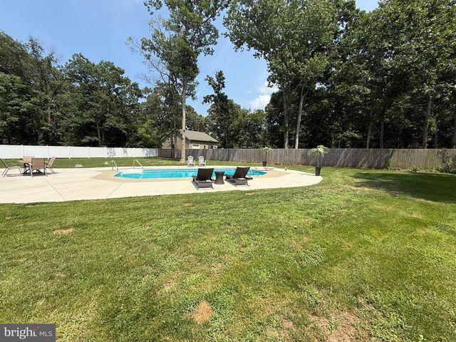 15 DOROTHY MEEKS, Pasadena, MD 21122