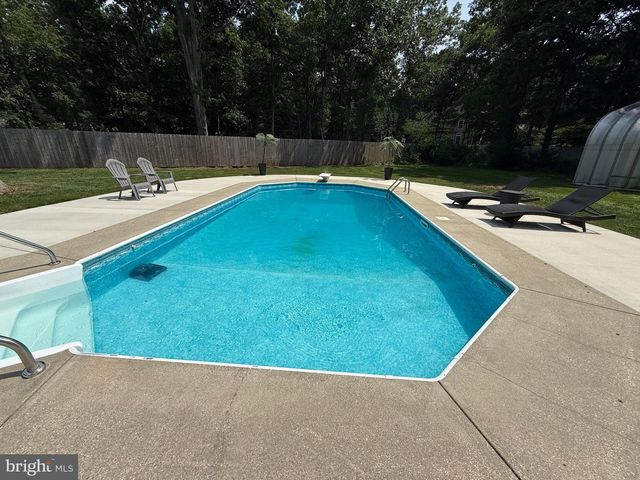 15 DOROTHY MEEKS, Pasadena, MD 21122