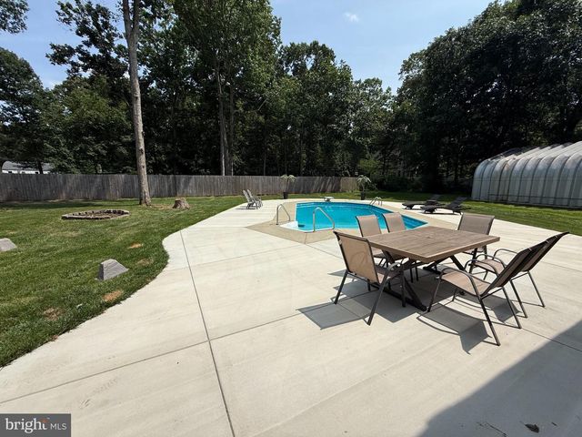 15 DOROTHY MEEKS, Pasadena, MD 21122