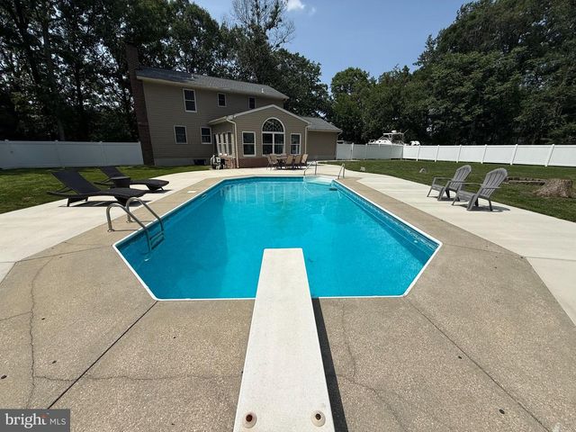 15 DOROTHY MEEKS, Pasadena, MD 21122