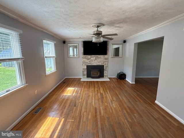 15 DOROTHY MEEKS, Pasadena, MD 21122