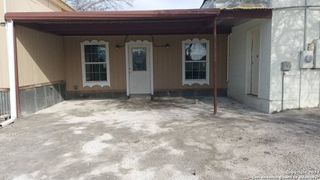 100 AVENUE H, Poteet, TX 78065