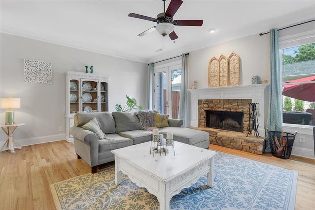 1542 Ridenour Parkway NW, Kennesaw, GA 30152