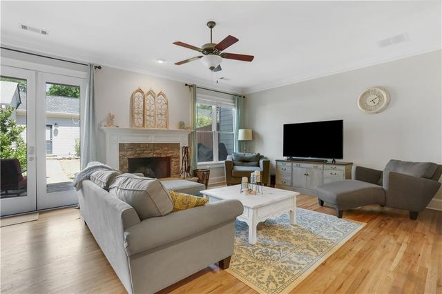 1542 Ridenour Parkway NW, Kennesaw, GA 30152
