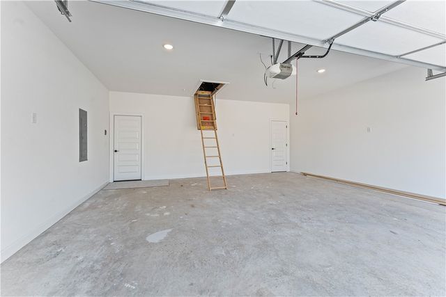 647 Primitivo Avenue, Tontitown, AR 72762