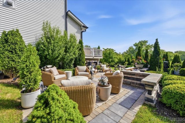 339 Sandholm Court, Geneva, IL 60134