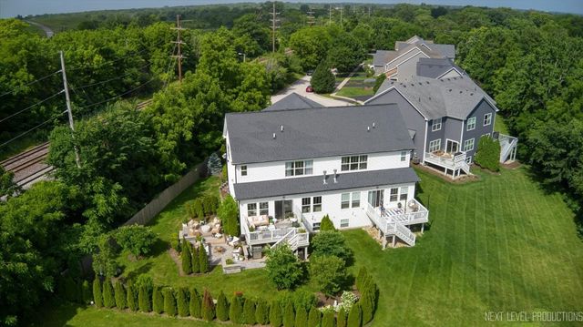 339 Sandholm Court, Geneva, IL 60134