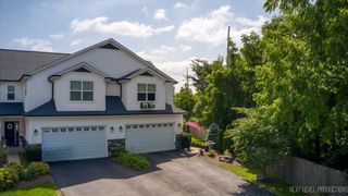339 Sandholm Court, Geneva, IL 60134