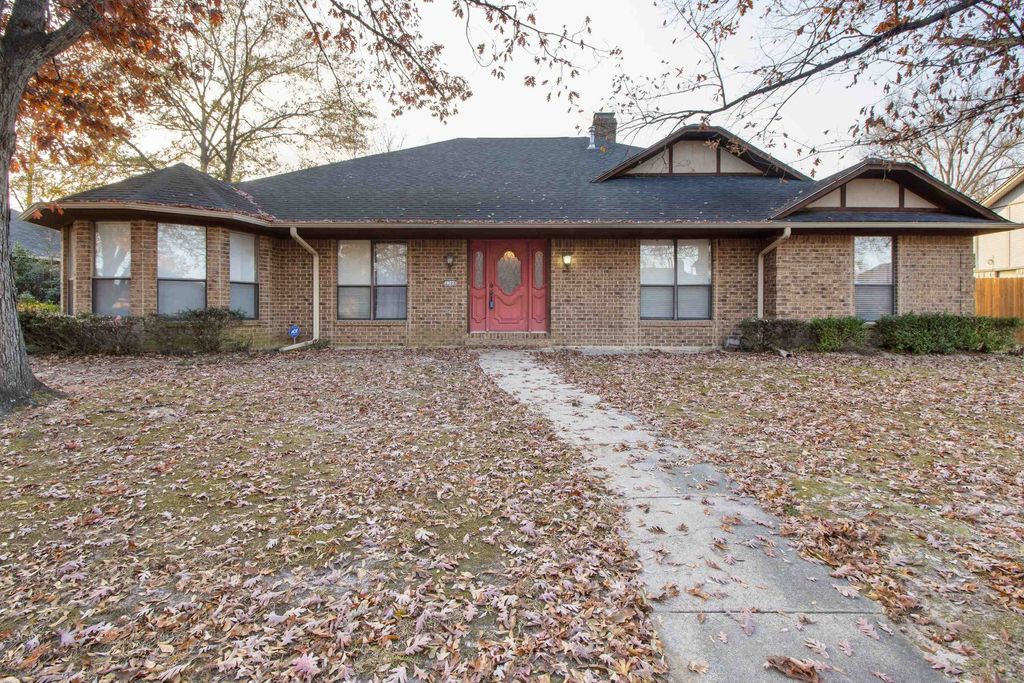 2304 Deanna Dr, Mount Pleasant, TX 75455