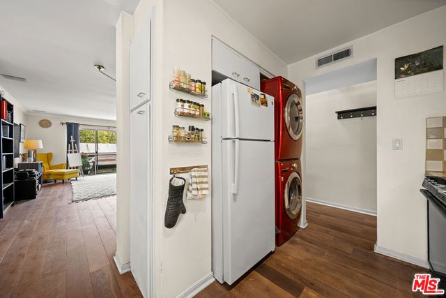 4308 ALCOVE Avenue 106, Studio City, CA 91604