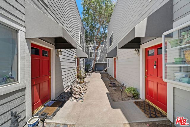 4308 ALCOVE Avenue 106, Studio City, CA 91604