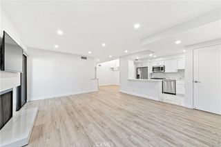 15215 Magnolia Boulevard, Sherman Oaks, CA 91403