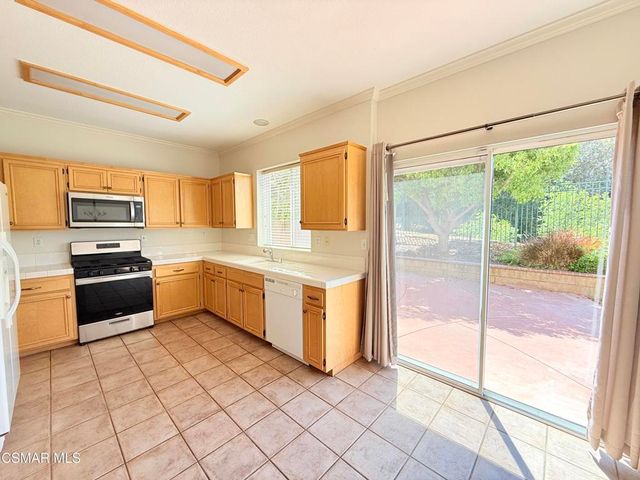 559 Yarrow Drive, Simi Valley, CA 93065