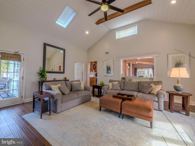 516 PORTLAND DR, Broomall, PA 19008