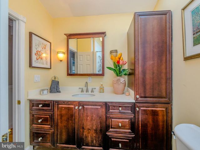 516 PORTLAND DR, Broomall, PA 19008