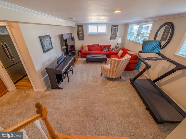 516 PORTLAND DR, Broomall, PA 19008