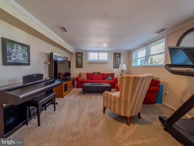 516 PORTLAND DR, Broomall, PA 19008