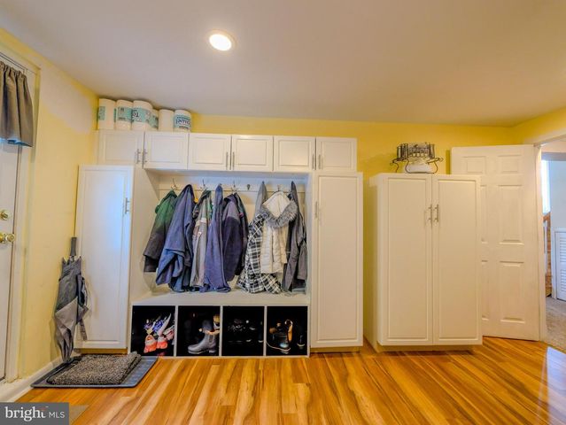 516 PORTLAND DR, Broomall, PA 19008