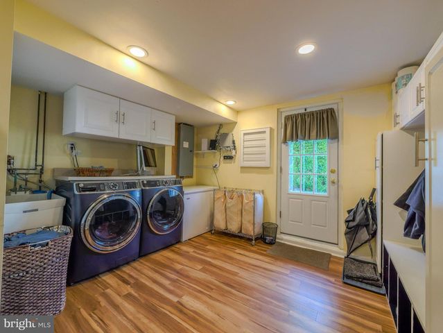 516 PORTLAND DR, Broomall, PA 19008