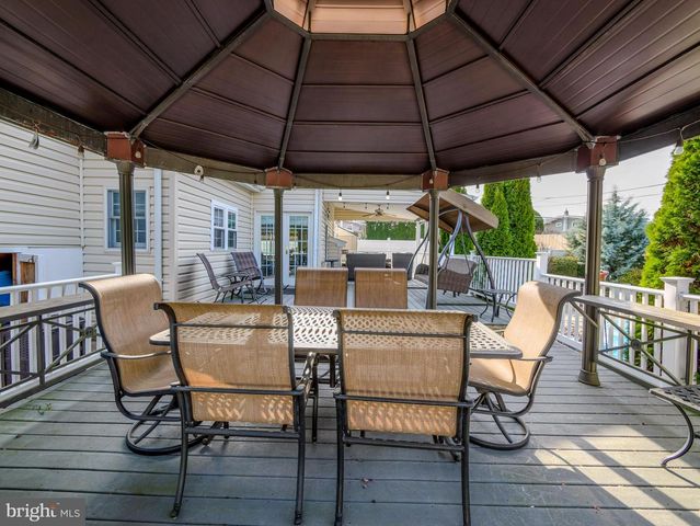 516 PORTLAND DR, Broomall, PA 19008