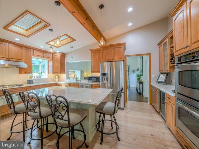 516 PORTLAND DR, Broomall, PA 19008