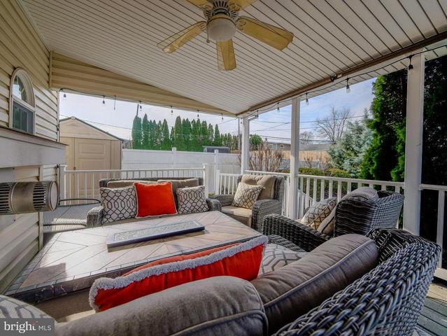 516 PORTLAND DR, Broomall, PA 19008