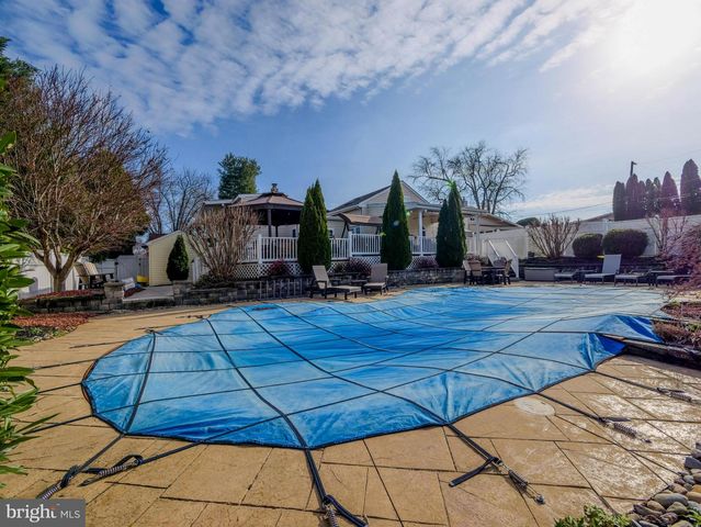 516 PORTLAND DR, Broomall, PA 19008