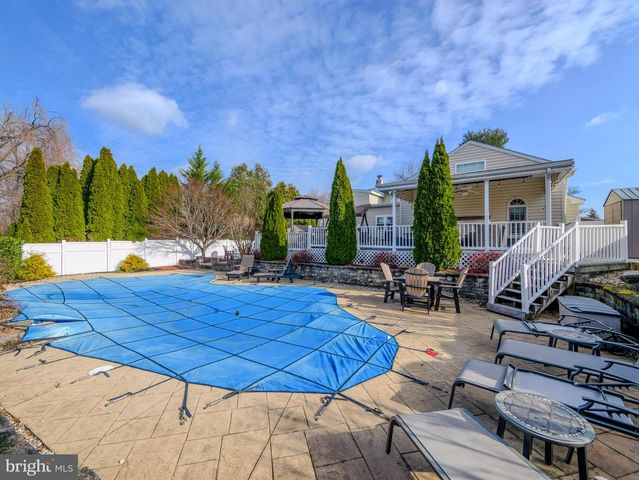 516 PORTLAND DR, Broomall, PA 19008