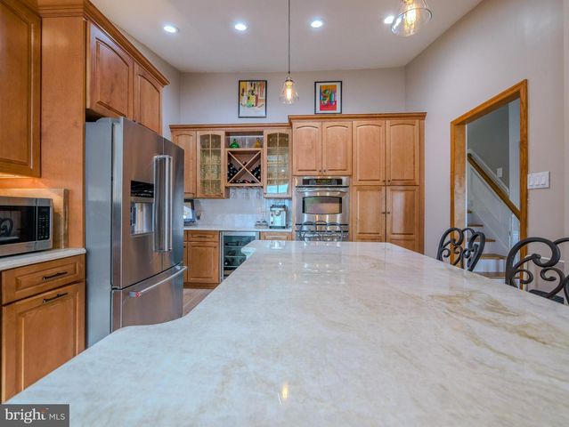 516 PORTLAND DR, Broomall, PA 19008